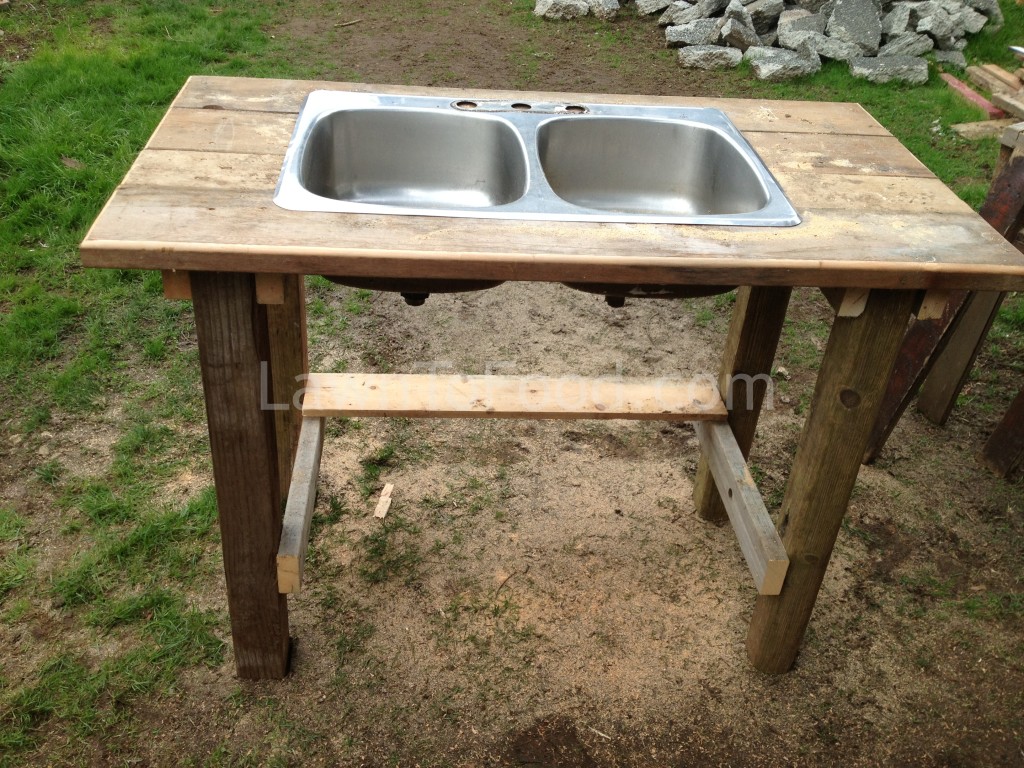 Diy outdoor sink outlet station